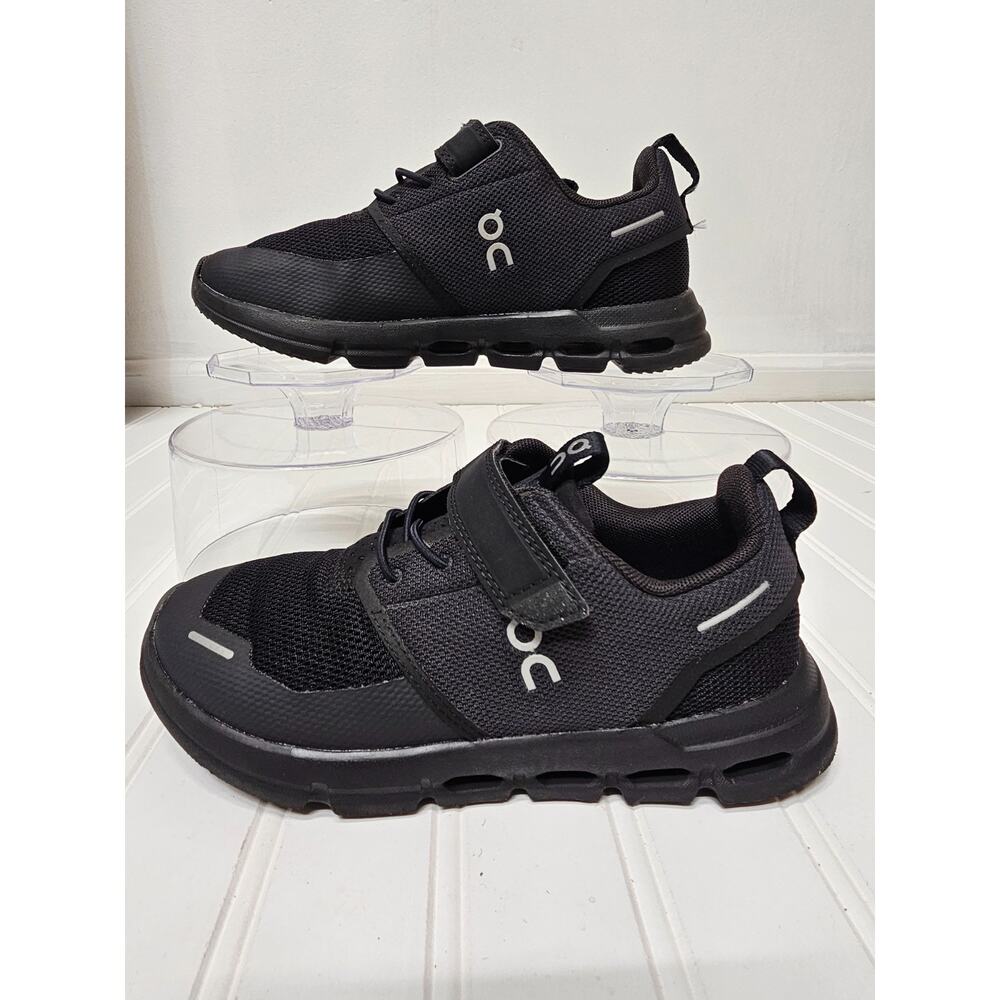 On Cloud Play Shoes Sneakers Boys Size 1 Black athletic running